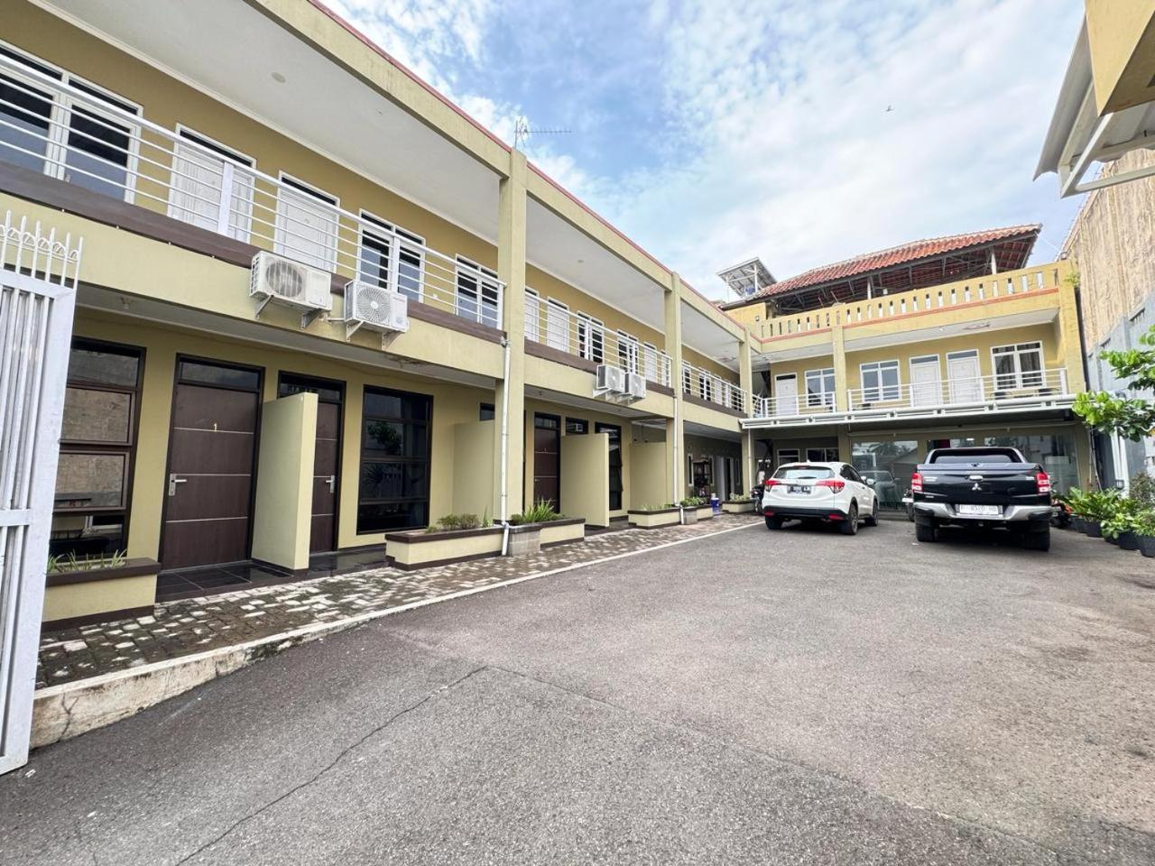 Fakhira Residence Hotel Cianjur Zewnętrze zdjęcie